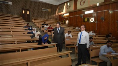 ٢٣٠ طالبا يؤدون امتحانات القبول ببرنامج التعليم المدمج بجامعة سوهاج 