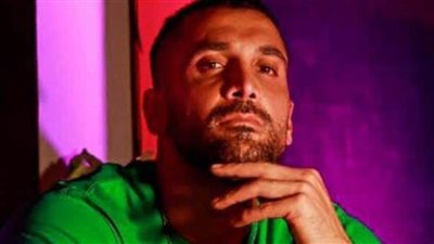 الفنان ربيع هاشم سواق تاكسي في مسرحية «الحياة حلوة» يونيو المقبل