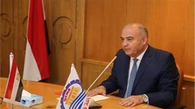 محافظ قنا يلتقي أعضاء مجلسي النواب والشيوخ لبحث المطالب الجماهيرية