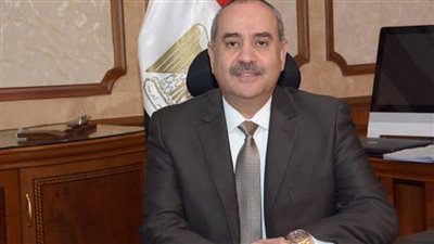 وزير الطيران يهنئ العاملين بمرور 59 عاما على افتتاح مطار القاهرة الدولي