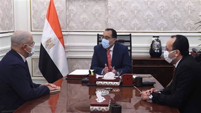 رئيس الوزراء يلتقي رئيس اتحاد الصناعات لمناقشة آليات دعم الصناعة المصرية