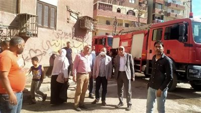 إنقاذ حياة سيدة و3 أطفال في حريق التهم 3 شقق سكنية بأسيوط.. (صور) 