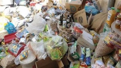 ضبط كمية من السلع الغذائية مجهولة المصدر ومنتهية الصلاحية بقنا