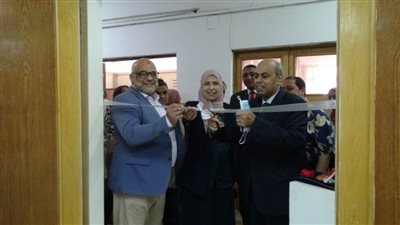 رئيس جامعة المنيا يفتتح المعرض السنوي الثالث لطلاب قسم الديكور بـ