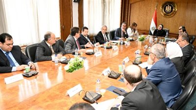 وزيرة الصناعة تستعرض مع رؤساء المجالس التصديرية مستهدفات الوزارة لزيادة معدلات الصادرات