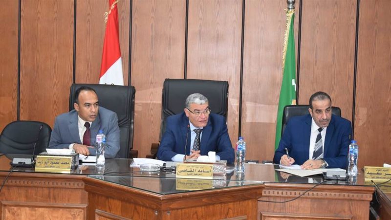 محافظ المنيا خلال