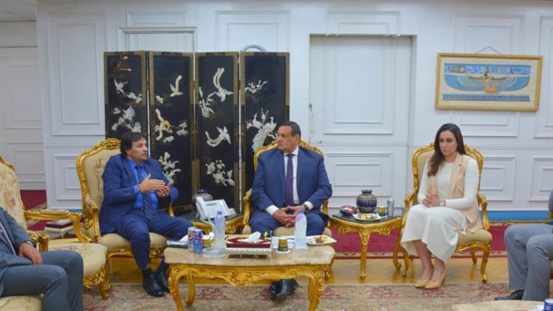 محافظ البحيرة يستقبل