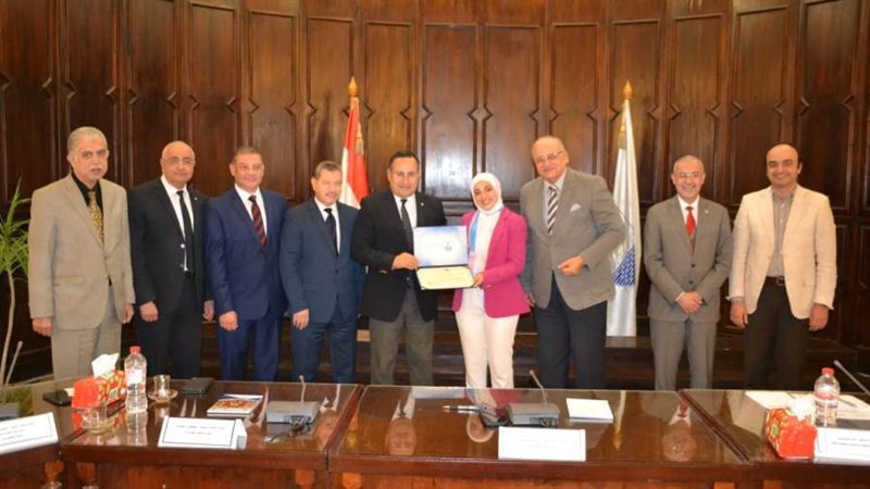 رئيس جامعة الإسكندرية