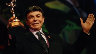 يلعب الكوتشينة.. الصور الأخيرة لسمير صبري قبل رحيله بساعات 