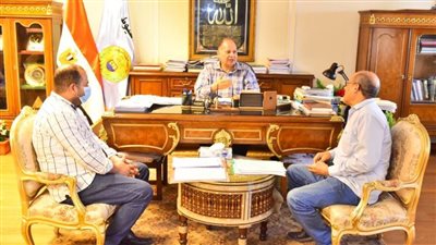 محافظ أسيوط يلتقي مسؤولي الشؤون المالية والمشتريات بديوان عام المحافظة