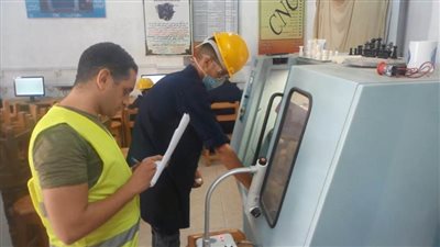 طلاب شهادة إتمام الدراسة للدبلومات الفنية يؤدون الامتحانات العملية والمعملية