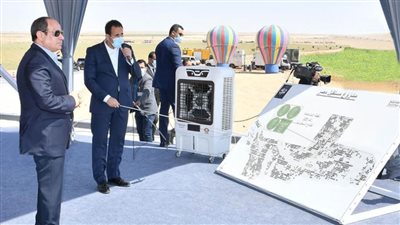 الرئيس عبدالفتاح السيسي خلال تفقد مشروع مستقبل مصر للإنتاج الزراعي