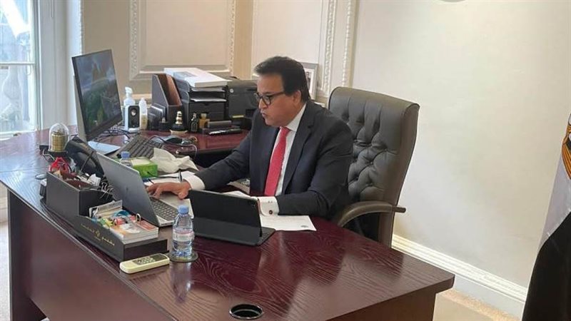 عبدالغفار خلال اجتماع