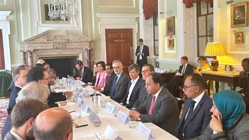 وزير المالية خلال