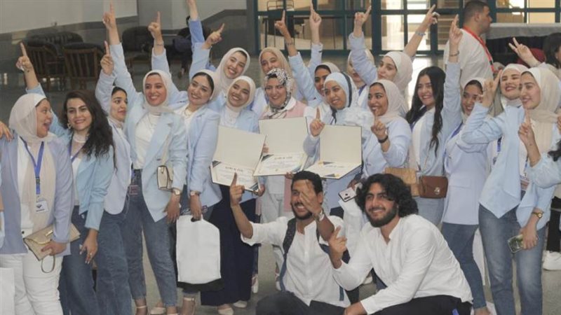 صورة تذكارية للطلاب