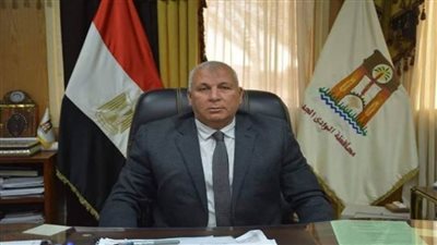 محافظ الوادي الجديد يبحث تنفيذ مشروع إنتاج حامض الفوسفوريك بـ