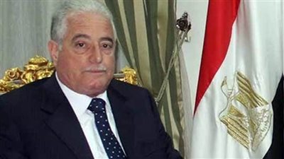 محافظ جنوب سيناء يعاين إحدى نماذج الدراجات الهوائية التى تعمل بالبطاقة الذكية