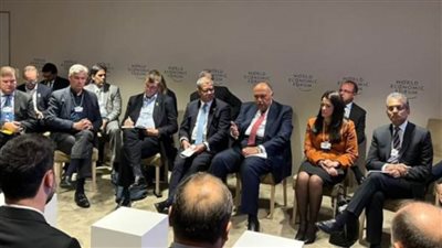 شكري يستعرض بدافوس الرؤية المصرية لمؤتمر المناخ الذي يُعقد بشرم الشيخ