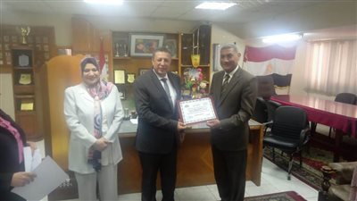 وكيل تعليم البحيرة يكرم الفائزات في مسابقة المعلمة الفعالة لعام ٢٠٢٢/٢٠٢١