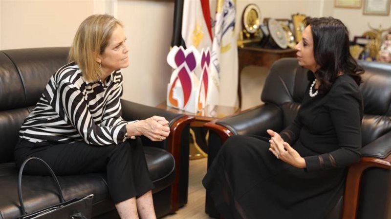 مايا مرسي مع سفيرة