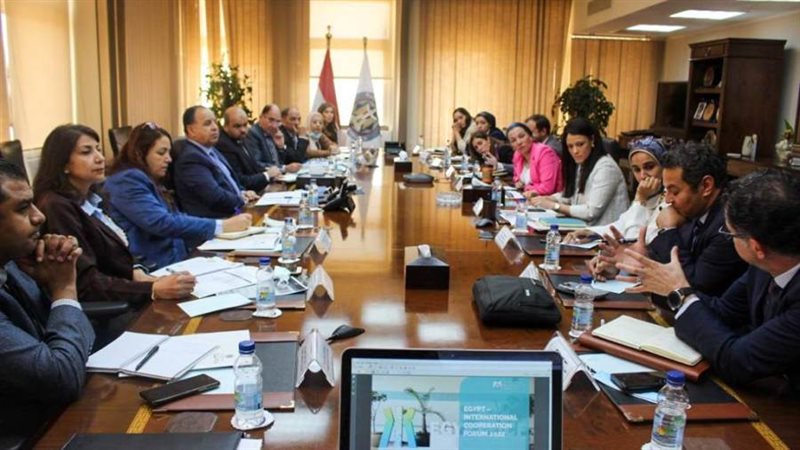 الوزراء والمسئولين