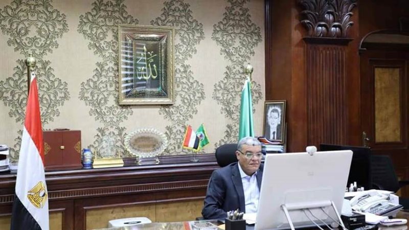 محافظ المنيا خلال