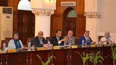 تشكيل لجنة من أساتذة جامعة الإسكندرية لتفعيل كافة أوجه التعاون بين الجامعة ومجتمع الصناعة
