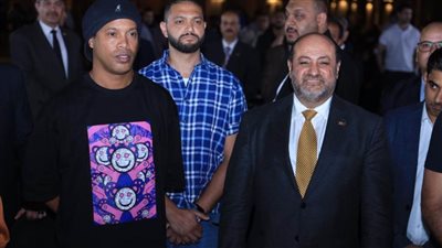 حفل استقبال أسطورى للاعب البرازيلي رونالدينيو.. صور