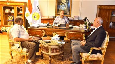 محافظ أسيوط يعلن فتح 20 منفذا لبيع المواد الغذائية واللحوم بأسعار مخفضة  