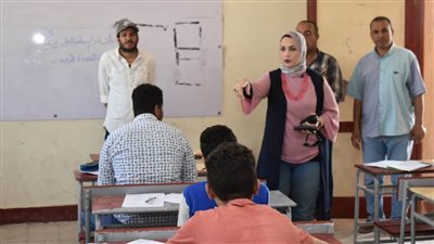 وكيلة مديرية التربية والتعليم بالإسكندرية تتفقد سير الامتحانات