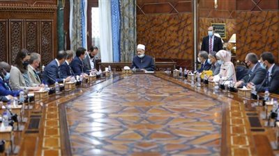 شيخ الأزهر يجري حوارًا مفتوحًا مع وفد الكلية الملكية لدراسات الدفاع البريطاني