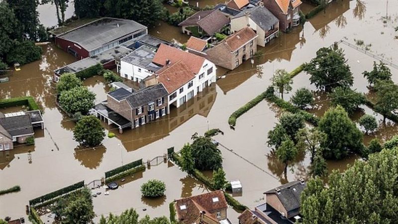 الفيضانات تضرب مناطق