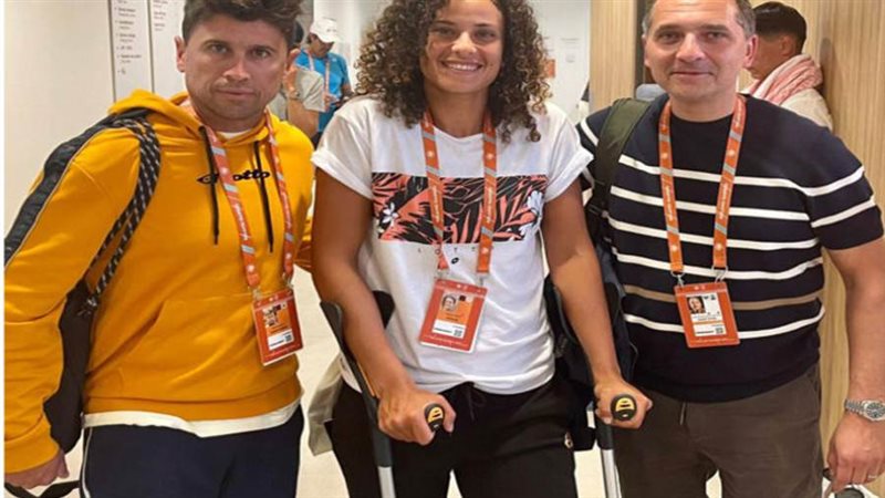 ميار شريف تبدأ العلاج