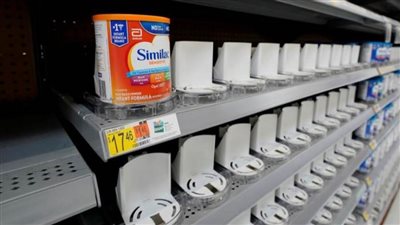 التفاصيل الكاملة لأسباب نقص حليب الأطفال بأمريكا.. وتدخل أقوى جيش في العالم