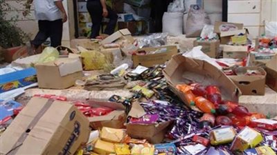 ضبط وإعدام نصف طن مواد غذائية فاسدة بأسوان
