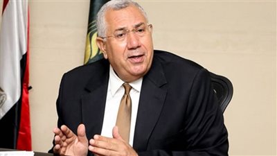 وزير الزراعة يتابع توريد القمح بصومعة البهنسا بالمنيا