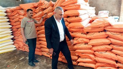 ضبط ٣٥٠ شيكارة سماد مدعم قبل بيعها بالسوق السوداء بالبحيرة