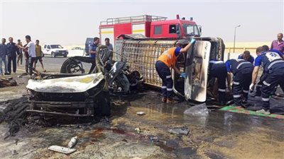  تفحم ٧ جثث في حادث تصادم بين ملاكي وميكروباص بطريق السويس