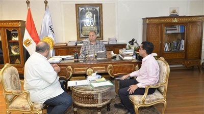 محافظ أسيوط يوجه بإنهاء الإجراءات الخاصة بملفات التقنين المقدمة من المواطنين