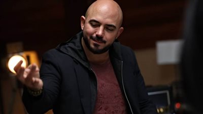 العسيلي: عمرو دياب أسطورة عايشة وسطينا