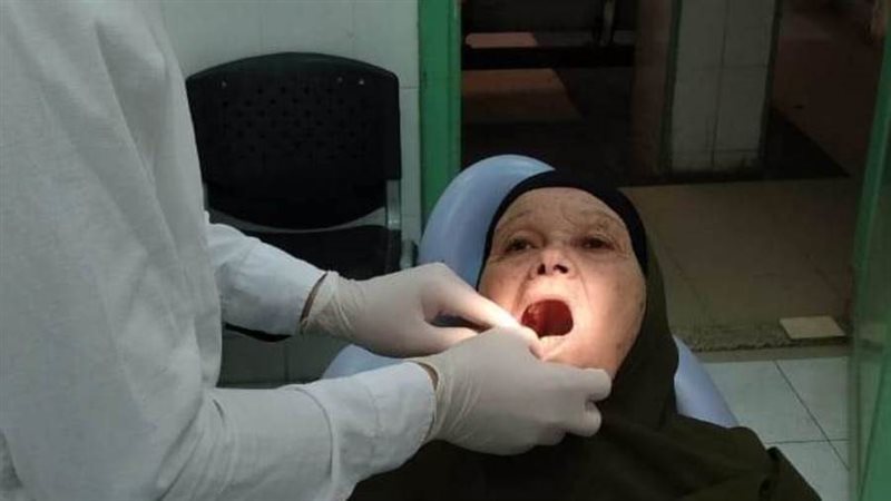 الكشف الطبي على المرضى