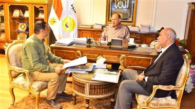 محافظ أسيوط يلتقي مدير التعليم الفني لمتابعة سير أعمال امتحانات الدبلومات الفنية