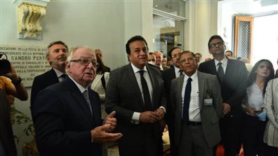 القائم بأعمال وزير الصحة يتفقد المستشفى الإيطالي بالعباسية