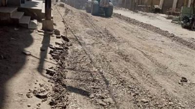 بتكلفة مليون جنيه.. محافظ الشرقية يتابع أعمال رصف شارع عرابي