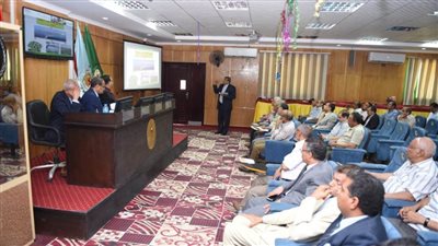 جامعة سوهاج تبحث آليات تطوير الثروة الزراعية والحيوانية والداجنة بمزارعها 