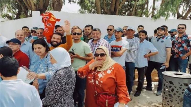 الأهلي يبدأ توزيع