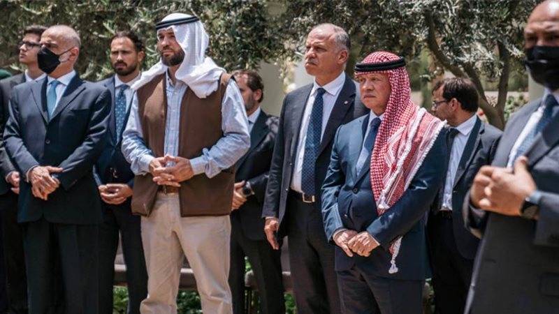 تشييع جثمان والد