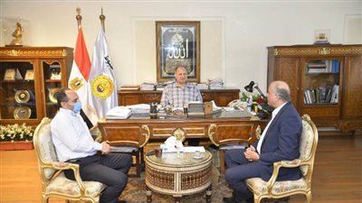 محافظ أسيوط يلتقي العضو المنتدب لشركة 