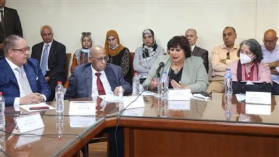 وزيرة الثقافة تشهد جلسة الفكر والصحافة في مؤتمر 