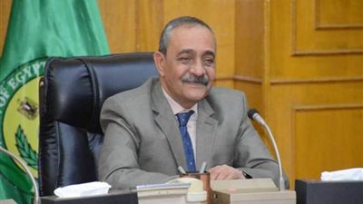 محافظ الإسماعيلية يوجه بتشكيل لجنة لحصر المزارعين المتقاعسين عن توريد محصول القمح 